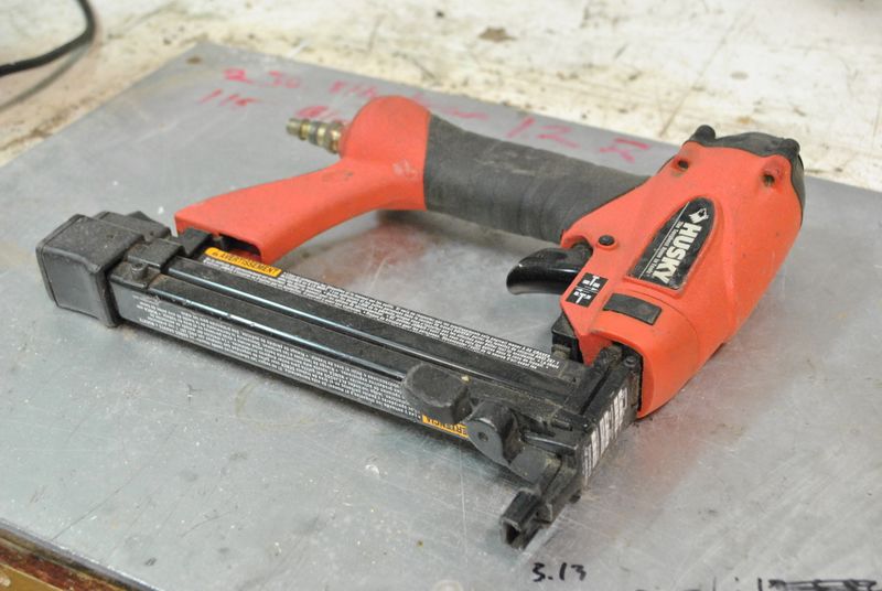 File:Husky HDN10400 2-in-1 Nailer Stapler.JPG